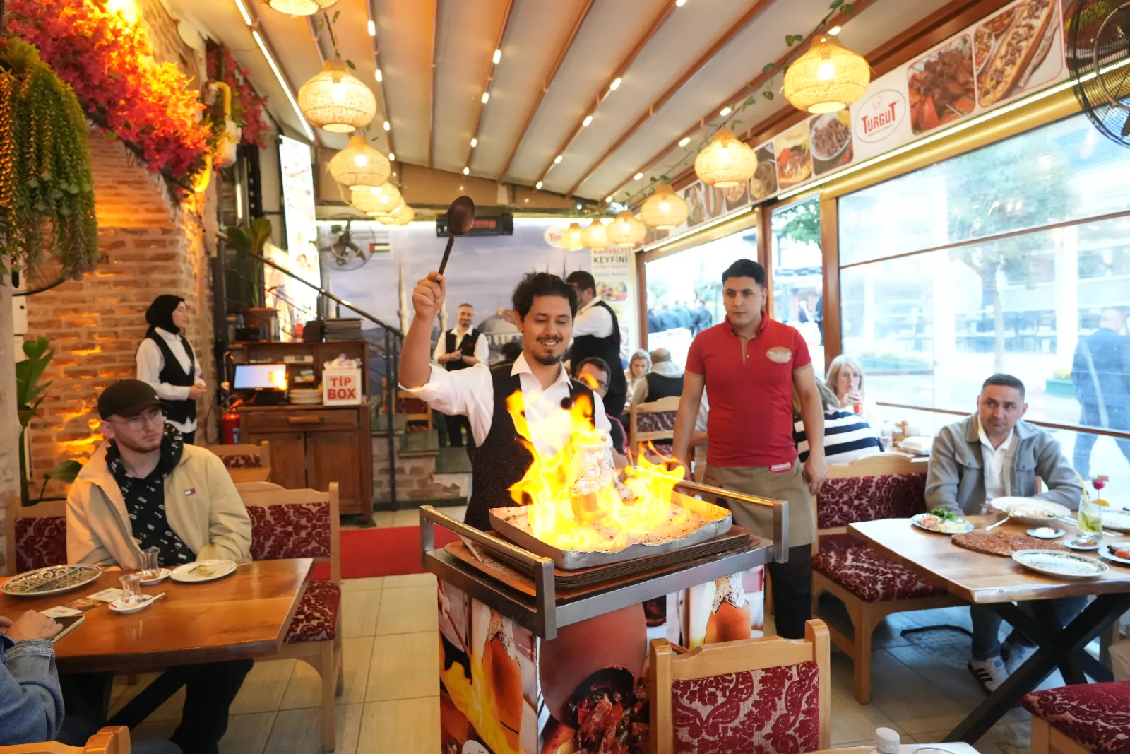 Turgut Restoran Sultanahmet - Sultanahmet - Türk, Osmanlı, Kebap - 4. fotoğraf - kebap ve online restoran rezervasyonu