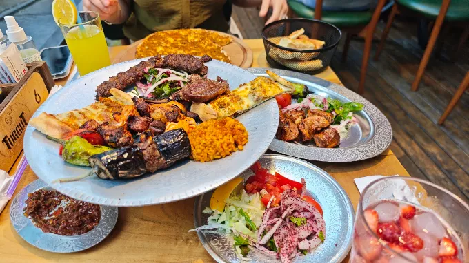 Turgut Restoran Sirkeci - Sirkeci - Türk, Osmanlı, Kebap - 3. fotoğraf - kebap ve online restoran rezervasyonu